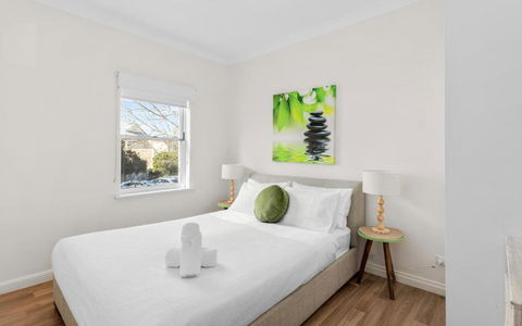 SEA BREEZE @ Smugglers Inn - Accommodation Coffs Harbour 0