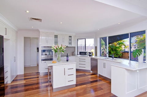 SEACLUSION 5 Bed Waterfront, Sleeps 12 - Accommodation Coffs Harbour 1