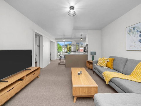 Sandy Bay Apartment With Hobart River View, Near UTAS - Stroll To Cafes And Shops - Accommodation Coffs Harbour 2