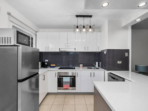 Sandy Bay Apartment With Hobart River View, Near UTAS - Stroll To Cafes And Shops - Accommodation Coffs Harbour 3
