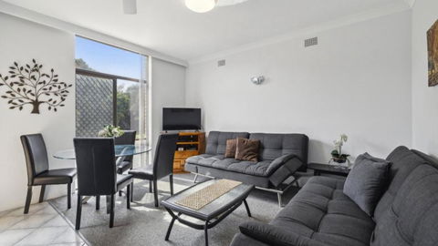 Sleeps 2, Pool, Steps To Beach And Cafes - Accommodation Coffs Harbour 3
