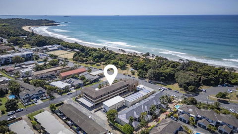 Sleeps 2, Pool, Steps To Beach And Cafes - Accommodation Coffs Harbour 2
