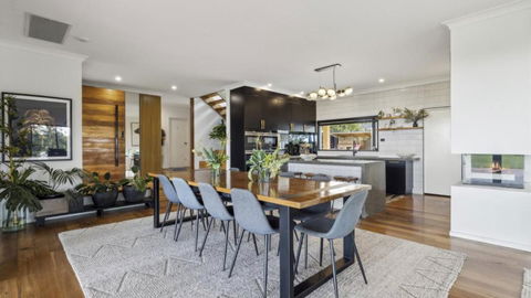 Stunning, Pool, Sauna, Gym, Spa, Sleeps 13 - Accommodation Coffs Harbour 3