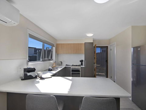 T Bar On Twynam - Modern 2BR Apartment L WiFi L Netflix L BBQ L Smart TV L Air-Con - Accommodation Coffs Harbour 3