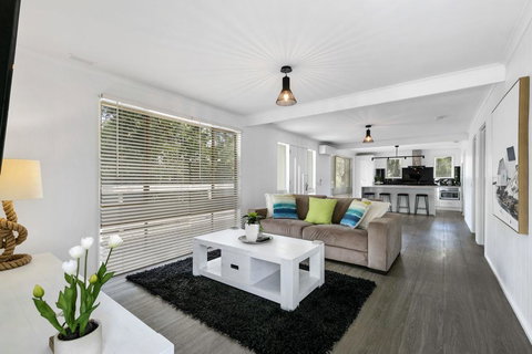 BEAUTY AND THE PEACE - INLET SIDE - Accommodation Coffs Harbour 3