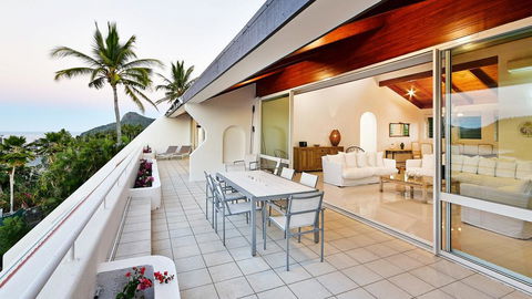 Bella Vista E9 - Ocean View Spacious 2 Bedroom With Golf Buggy - Accommodation Coffs Harbour 1