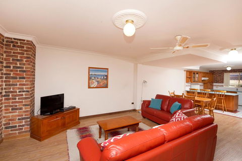 Birchgrove Terrace, Unit 3, Recreation Lane - Accommodation Coffs Harbour 1
