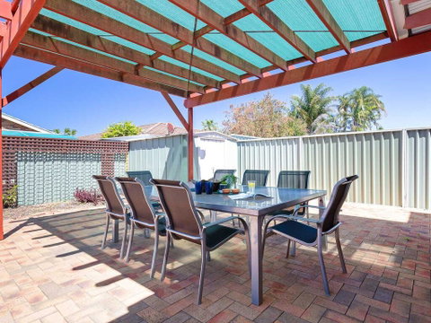 Blue Bay, 83a Rocky Point Road - Foxtel & Air Conditioning Downstairs - Accommodation Coffs Harbour 2
