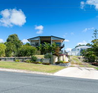 Blue Water Retreat - Upstairs  Downstairs - Accommodation Coffs Harbour