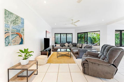 Ah Mat Bungalow - Tropical Darwin Stay With Pool - Accommodation Coffs Harbour 2