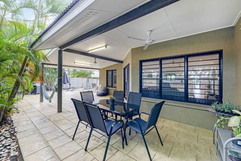 Ah Mat Bungalow - Tropical Darwin Stay With Pool - Accommodation Coffs Harbour 3
