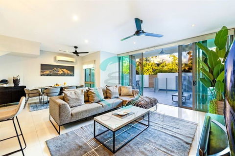 ZEN ARCTIC Luxury 2-Story T/House + Pool & Markets - Accommodation Coffs Harbour 0