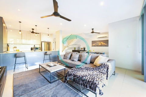 ZEN ARCTIC Luxury 2-Story T/House + Pool & Markets - Accommodation Coffs Harbour 1