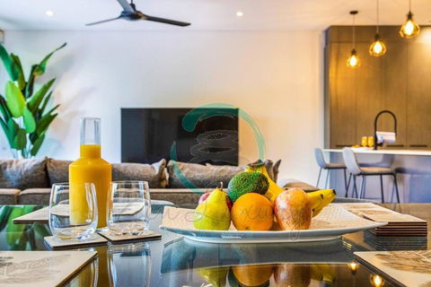 ZEN ARCTIC Luxury 2-Story T/House + Pool & Markets - Accommodation Coffs Harbour 3