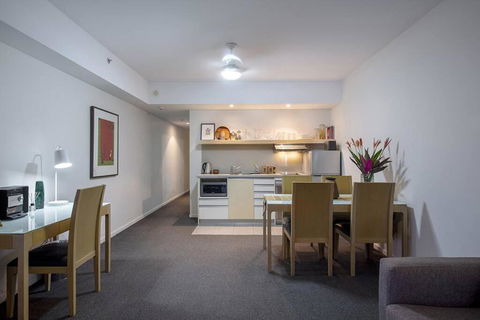 ZEN CITY & SEA Executive 1-BR Suite In Darwin CBD - Accommodation Coffs Harbour 0