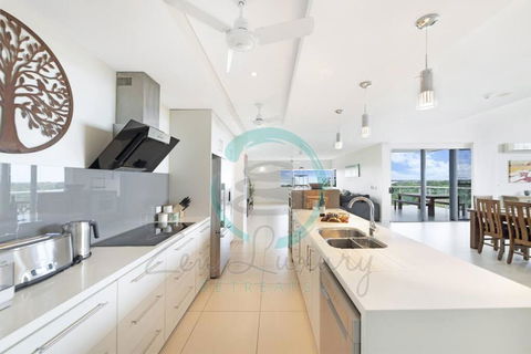 ZEN LUXURY: 2-Story 4-BR Penthouse In Darwin City With Mindal Markets & Harbour Views - Accommodation Coffs Harbour 0