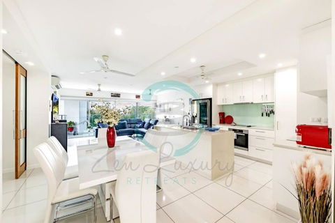 ZEN Tree Blossom: 3-BR Luxury Apt Near Waterfront - Accommodation Coffs Harbour 0