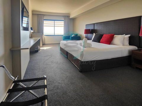 ZEN88 ESPLANADE: Hotel Suite W/ Ocean/Sunset Views - Accommodation Coffs Harbour 1