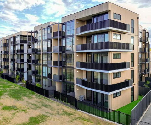 ZMITH Apartment - BROOKE, - Near AIS, GIO Stadium, UC, & Nth - Canberra Hospital - Accommodation Coffs Harbour 2