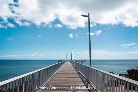 ZEN FORESHORE: 3-BR Nightcliff Foreshore-Front Apt - Accommodation Coffs Harbour 3