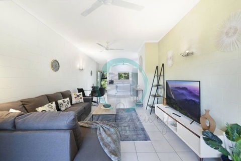 ZEN Westralia: 2-BR Cozy Inner-City Apt Near Shops - Accommodation Coffs Harbour 0
